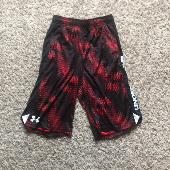 Black and red Under Armour shorts - Picture 1 of 3
